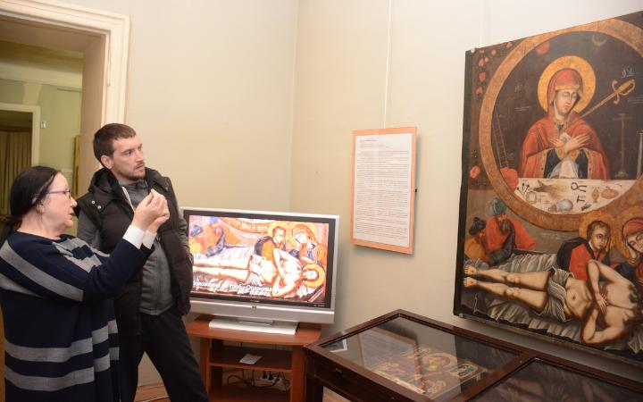 Выставка одной иконы "Не рыдай Мене, Мати", рассказывает старейший сотрудник музея, искусствовед Т.Л. Попова.
